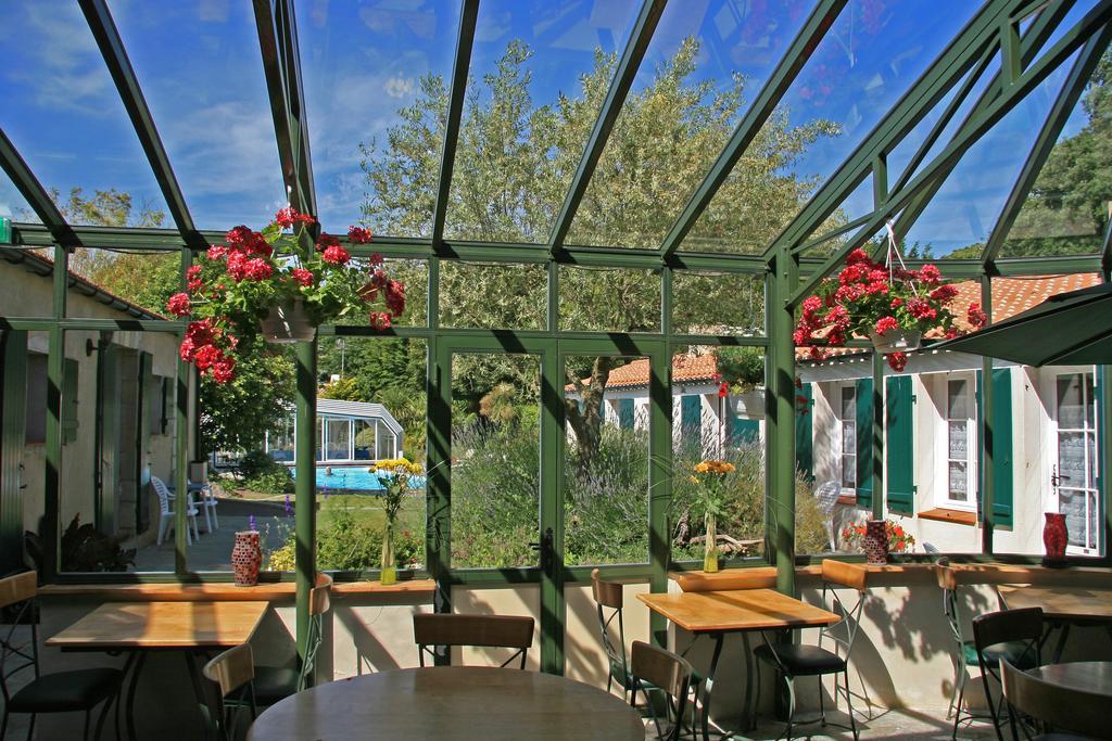 Hotel Domaine Le Martinet, The Originals Relais Bouin  Exteriér fotografie